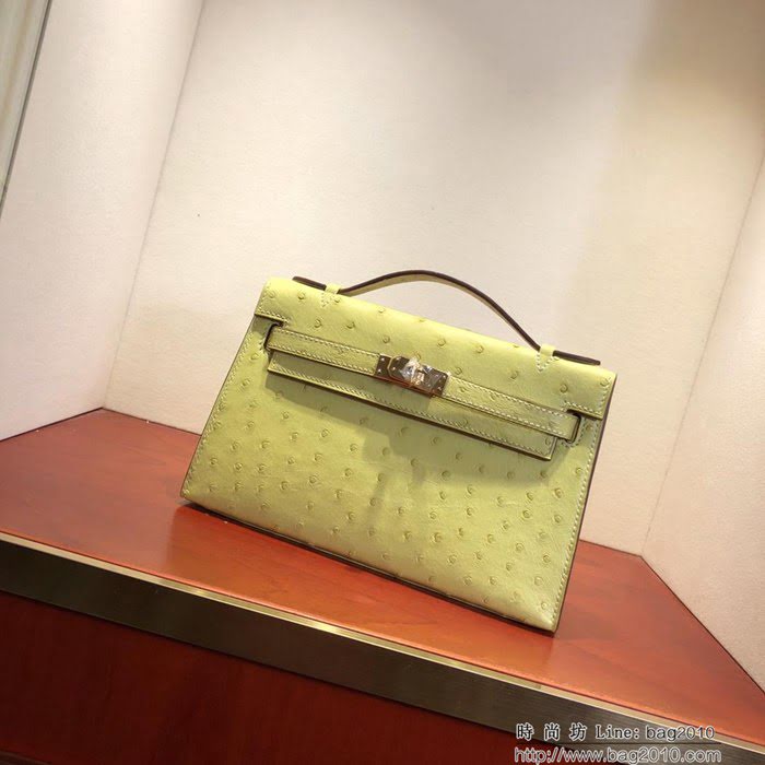 HERMES愛馬仕 凱莉包 Mini Kelly pochette金扣 鵝蛋黃 純手縫蠟線配上豬鼻子鏈 斜挎包  Ama1185